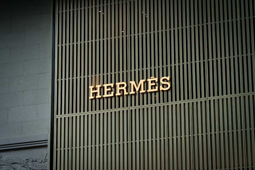 Ankündigungs-E-Mail von Hermes, die starke Inkonografie zeigt