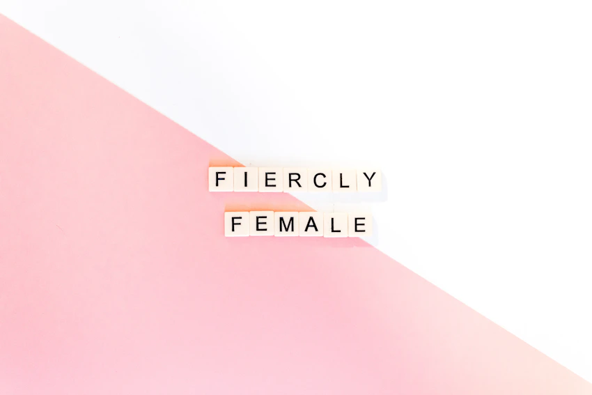 Produkteinführungs-E-Mail von Fenty Beauty mit Rihanna-Animationen und Produkt-GIFs