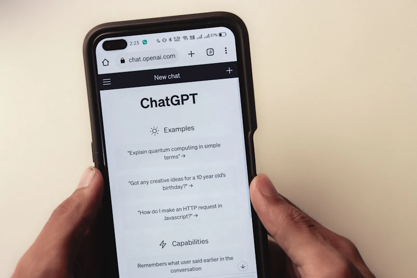 LiveChat’s button options helps direct visitors to the right place