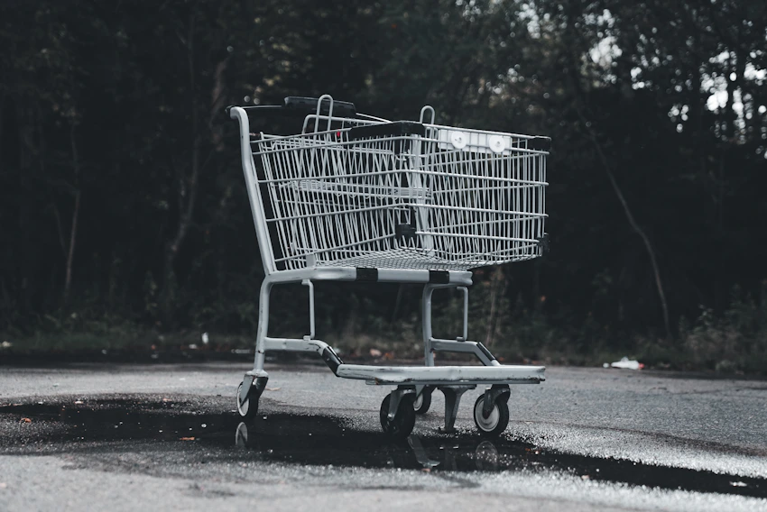 Infographic with stats about abandoned cart email performances