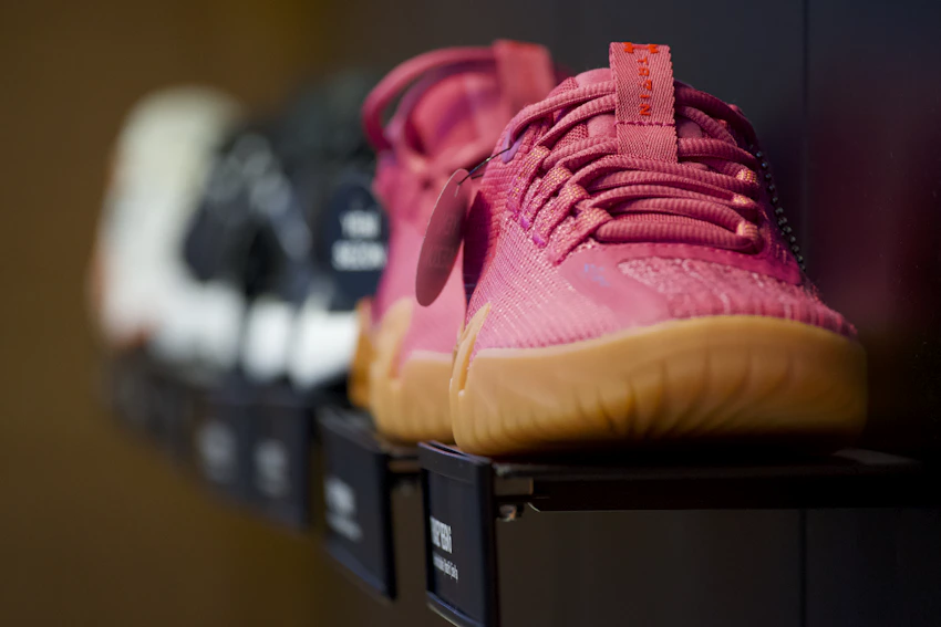 google search for buy pink shoes